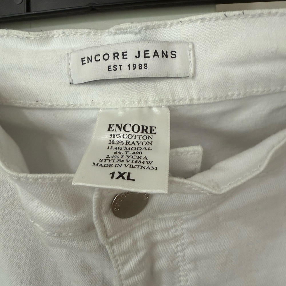Encore Jeans Women's Classic White Distressed Denim